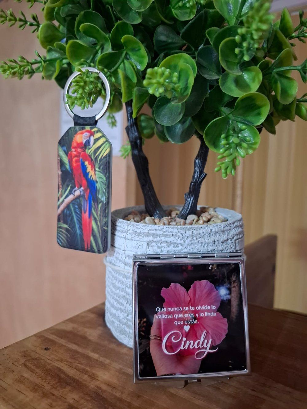 Llavero con foto de lapa y espejo compacto personalizado con el nombre Cindy
